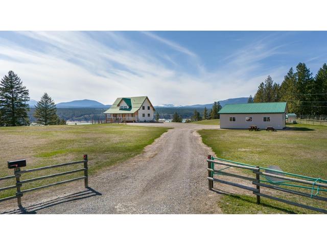 779 Sundown Lane, House detached with 3 bedrooms, 4 bathrooms and null parking in East Kootenay B BC | Image 2