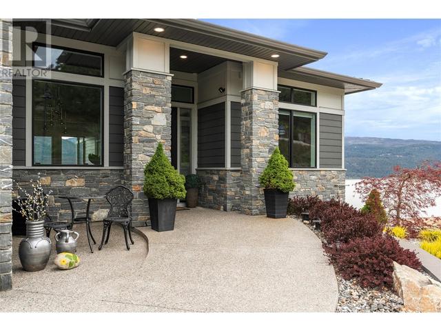 8856 Somerset Pl, House detached with 3 bedrooms, 2 bathrooms and 3 parking in Vernon BC | Image 4