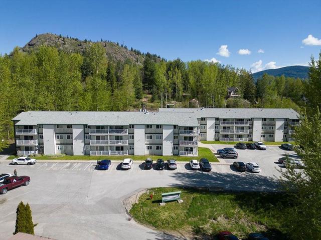 203 - 880 Wordsworth Avenue, Condo with 2 bedrooms, 1 bathrooms and 1 parking in Warfield BC | Image 3