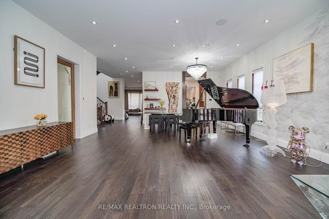 216 Olive Ave, House detached with 4 bedrooms, 7 bathrooms and 6 parking in Toronto ON | Image 36
