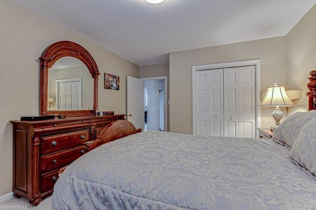 288 Sarnia Rd, House detached with 4 bedrooms, 2 bathrooms and null parking in London ON | Image 19