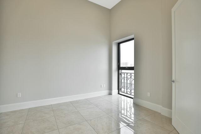 LPH4 - 112 King St E, Condo with 2 bedrooms, 2 bathrooms and 2 parking in Hamilton ON | Image 6