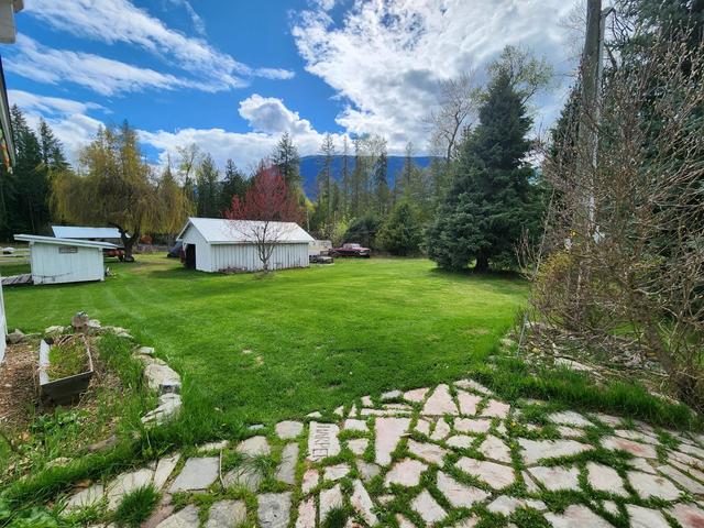 574 Mccormack Rd, House detached with 0 bedrooms, 0 bathrooms and null parking in Central Kootenay K BC | Image 25