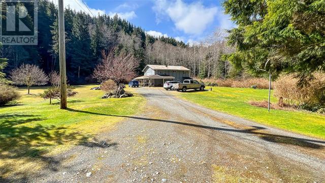 105 Springhill Rd, House detached with 4 bedrooms, 3 bathrooms and 5 parking in Mount Waddington D BC | Image 44