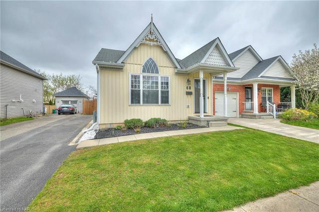 68 Chicory Cres, House detached with 2 bedrooms, 2 bathrooms and 2 parking in St. Catharines ON | Image 1
