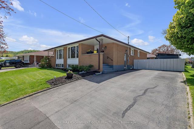 496 Greenhill Ave, House semidetached with 3 bedrooms, 2 bathrooms and 4 parking in Hamilton ON | Image 1