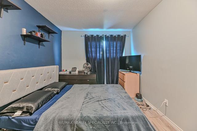 30 Enmount Dr, Townhouse with 3 bedrooms, 2 bathrooms and 2 parking in Brampton ON | Image 27