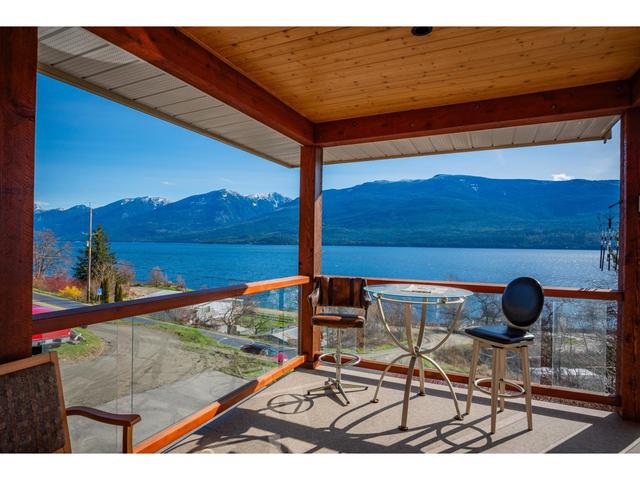3558 Sprague St, House detached with 3 bedrooms, 4 bathrooms and null parking in Central Kootenay D BC | Image 42