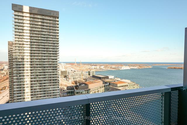 3605 - 138 Downes St, Condo with 1 bedrooms, 1 bathrooms and 0 parking in Toronto ON | Image 1