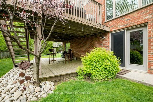 18 Mclachlan Pl, House detached with 3 bedrooms, 3 bathrooms and 4 parking in Guelph ON | Image 21