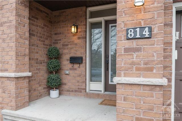 814 Fletcher Cir, Townhouse with 3 bedrooms, 3 bathrooms and 3 parking in Ottawa ON | Image 2
