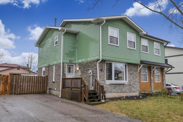 713 Hillcroft St, House semidetached with 3 bedrooms, 2 bathrooms and 4 parking in Oshawa ON | Image 1