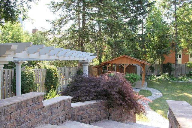 7 Maureen Dr, House detached with 3 bedrooms, 3 bathrooms and 7 parking in Toronto ON | Image 18