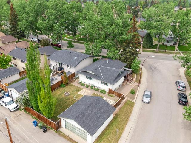 664 Midridge Drive Se, House detached with 5 bedrooms, 2 bathrooms and 2 parking in Calgary AB | Image 3