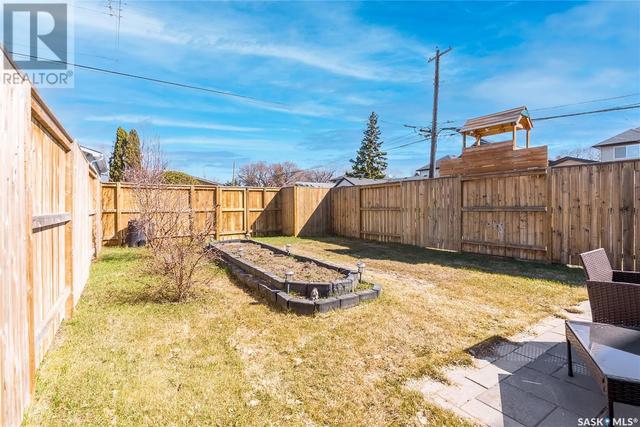 327 2nd Street E, House semidetached with 3 bedrooms, 3 bathrooms and null parking in Saskatoon SK | Image 45