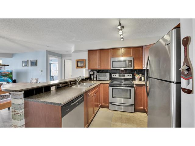 3216 - 205 Third Ave, Condo with 3 bedrooms, 2 bathrooms and 1 parking in Invermere BC | Image 4