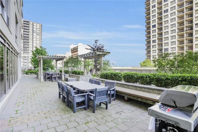 2004 - 330 Ridout St S, Condo with 2 bedrooms, 2 bathrooms and 1 parking in London ON | Image 31