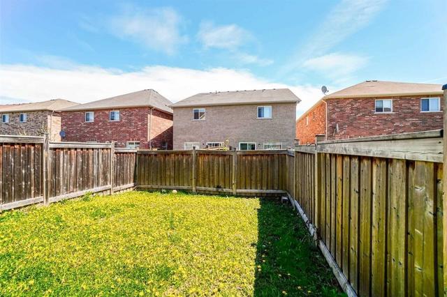 419 Comiskey Cres, House semidetached with 4 bedrooms, 3 bathrooms and 4 parking in Mississauga ON | Image 7