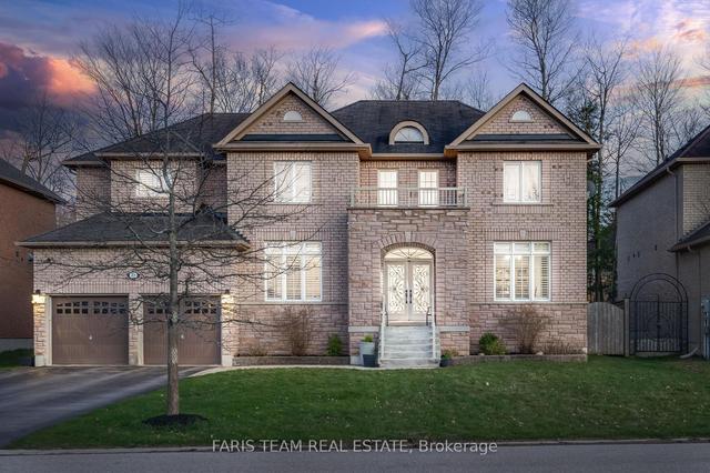 28 Camelot Sq, House detached with 4 bedrooms, 4 bathrooms and 7 parking in Barrie ON | Image 1