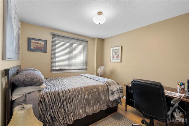 1326 Cornell St, Townhouse with 3 bedrooms, 2 bathrooms and 1 parking in Ottawa ON | Image 13
