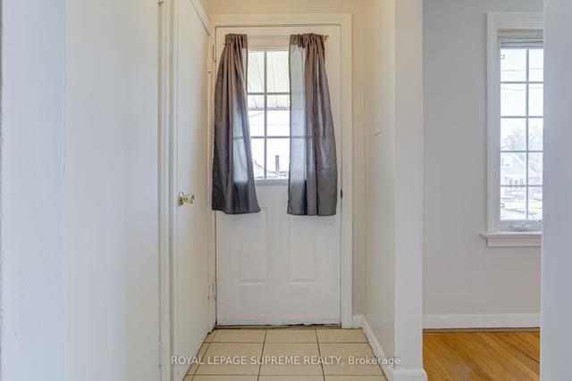 UPPER - 20 Parkchester Rd, House detached with 2 bedrooms, 2 bathrooms and 1 parking in Toronto ON | Image 14