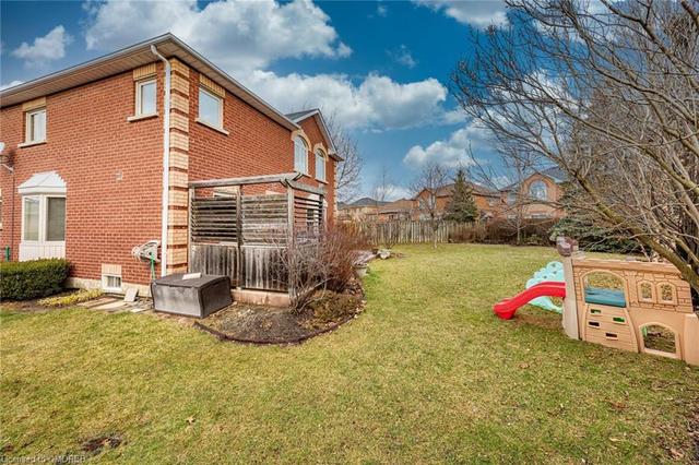 11 Fenflower Court, House detached with 4 bedrooms, 2 bathrooms and 6 parking in Brampton ON | Image 36
