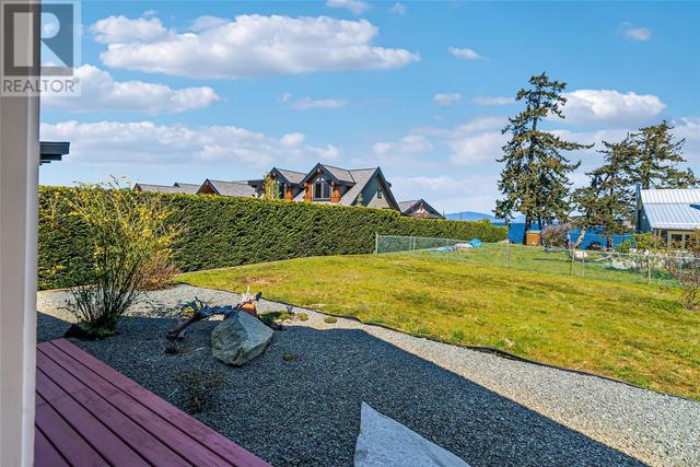 7163 Peterson Rd, House detached with 3 bedrooms, 2 bathrooms and 4 parking in Lantzville BC | Image 2