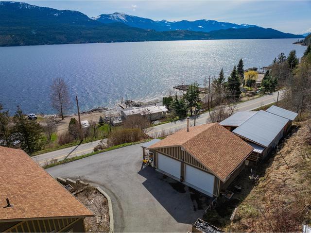 3558 Sprague St, House detached with 3 bedrooms, 4 bathrooms and null parking in Central Kootenay D BC | Image 11