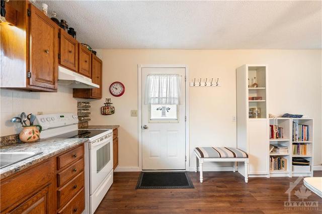 218 Rideau Street, House detached with 2 bedrooms, 1 bathrooms and 2 parking in North Grenville ON | Image 14