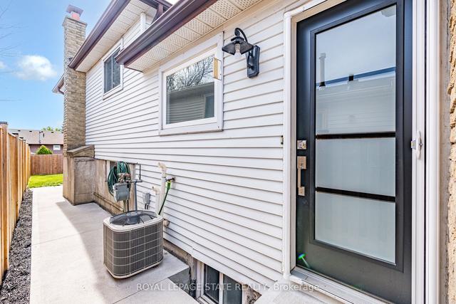2350 Malcolm Cres, House detached with 3 bedrooms, 2 bathrooms and 3 parking in Burlington ON | Image 22