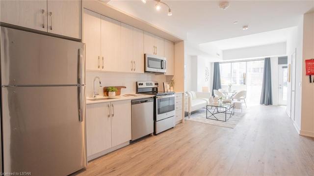 B - 498 Eglinton Ave E Ave, House attached with 3 bedrooms, 2 bathrooms and 1 parking in Toronto ON | Image 38