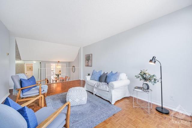 4 - 525 St Laurent Blvd, Townhouse with 3 bedrooms, 2 bathrooms and 1 parking in Ottawa ON | Image 3