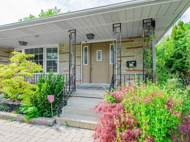 32 Gustav Cres, House detached with 4 bedrooms, 4 bathrooms and 5 parking in Toronto ON | Image 19