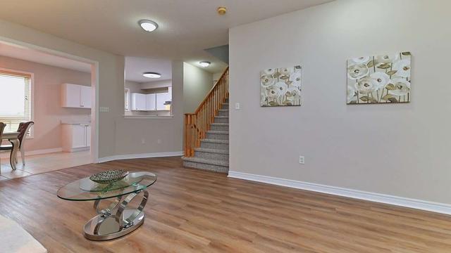81 Ashdale Rd, House semidetached with 3 bedrooms, 4 bathrooms and 3 parking in Brampton ON | Image 3