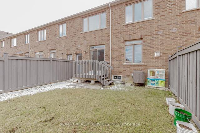 43 Ledger Point Cres, House attached with 4 bedrooms, 3 bathrooms and 5 parking in Brampton ON | Image 35