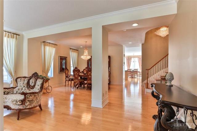 2137 Valenceville Crescent, House detached with 4 bedrooms, 4 bathrooms and 4 parking in Ottawa ON | Image 5