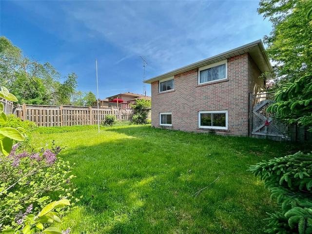 2 Chapais Cres, House detached with 4 bedrooms, 2 bathrooms and 3 parking in Toronto ON | Image 23