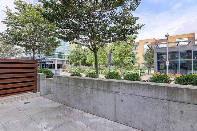 TH09 - 19 Singer Ct, Townhouse with 3 bedrooms, 3 bathrooms and 1 parking in Toronto ON | Image 3