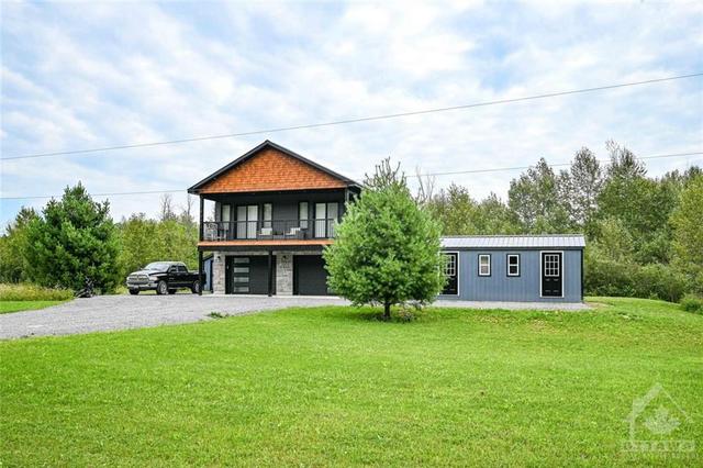 12087 Land O Nod Road, House detached with 2 bedrooms, 3 bathrooms and 8 parking in Merrickville Wolford ON | Image 1