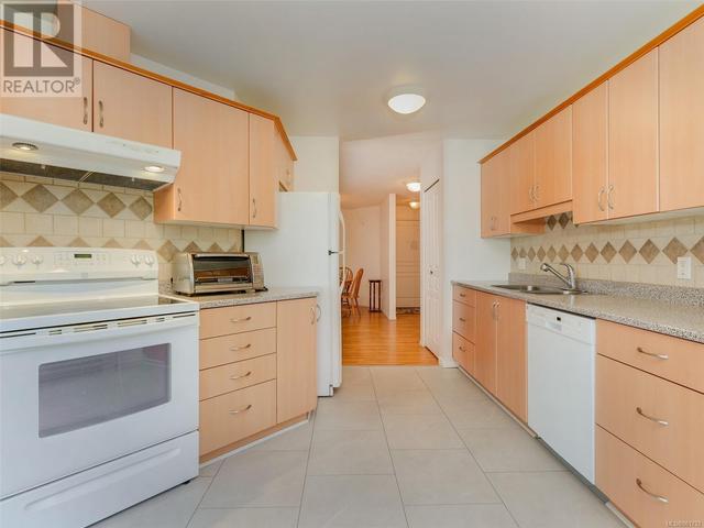 308 - 490 Marsett Pl, Condo with 2 bedrooms, 2 bathrooms and 1 parking in Saanich BC | Image 10
