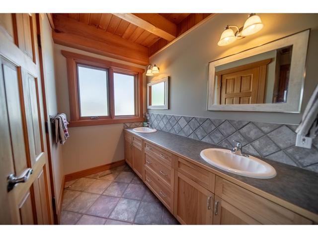 779 Sundown Lane, House detached with 3 bedrooms, 4 bathrooms and null parking in East Kootenay B BC | Image 30