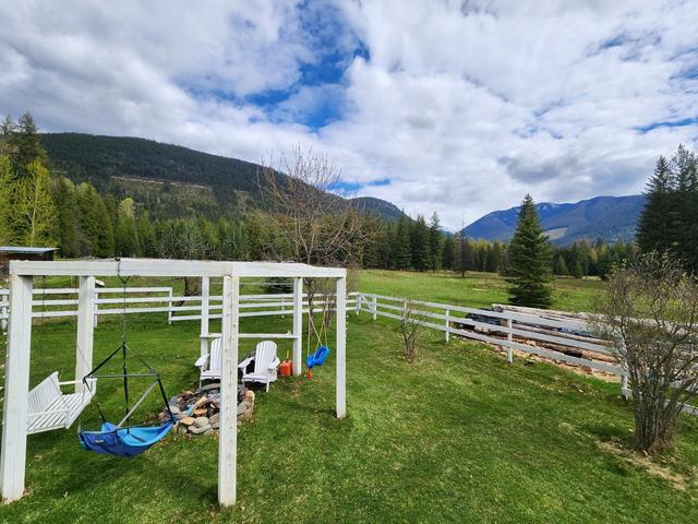 574 Mccormack Rd, House detached with 0 bedrooms, 0 bathrooms and null parking in Central Kootenay K BC | Image 18