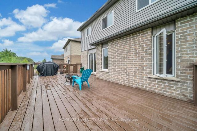 425 Woodbine Ave, House detached with 4 bedrooms, 4 bathrooms and 6 parking in Kitchener ON | Image 33