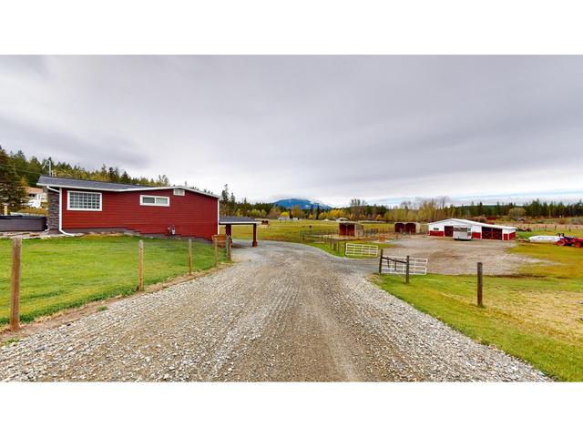 4101 9th St S, House detached with 2 bedrooms, 2 bathrooms and null parking in East Kootenay C BC | Image 3