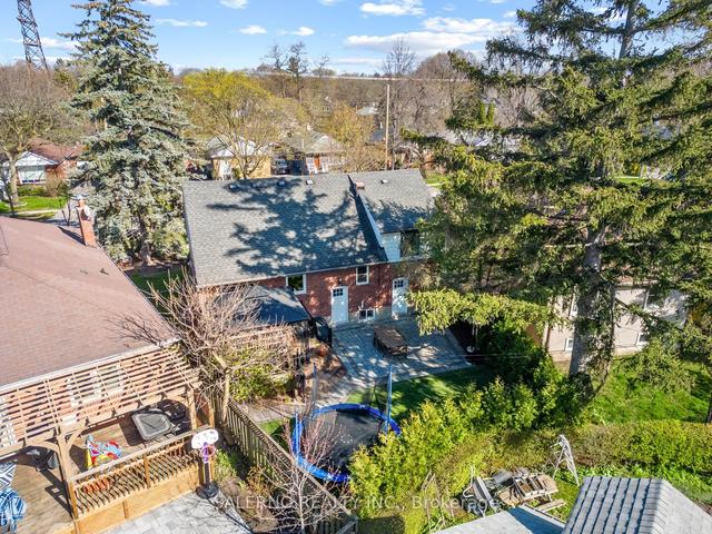 20 Cedarcrest Dr, House detached with 3 bedrooms, 2 bathrooms and 5 parking in Toronto ON | Image 32