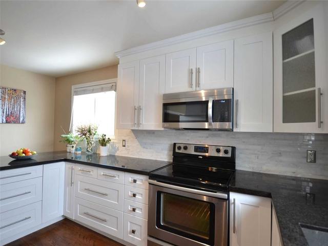 10 Hopkins Rd, House detached with 3 bedrooms, 3 bathrooms and 3 parking in Barrie ON | Image 5