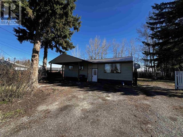 74 Ootsa Pl, House detached with 3 bedrooms, 1 bathrooms and null parking in Fraser Lake BC | Image 2