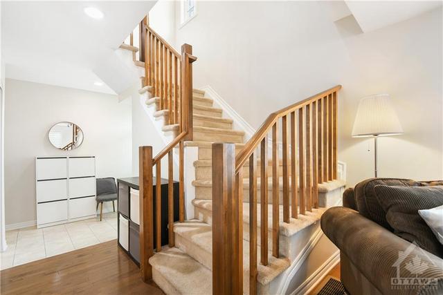 121 Tandalee Cres, Townhouse with 3 bedrooms, 3 bathrooms and 6 parking in Ottawa ON | Image 14