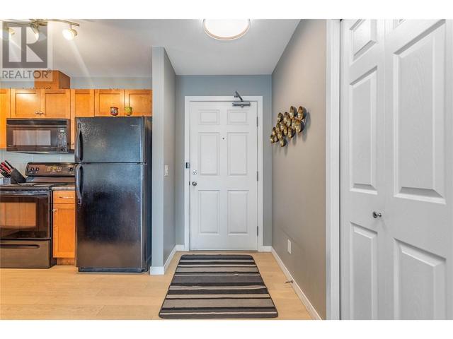 303 - 135 Ziprick Road, Condo with 2 bedrooms, 2 bathrooms and 2 parking in Kelowna BC | Image 3