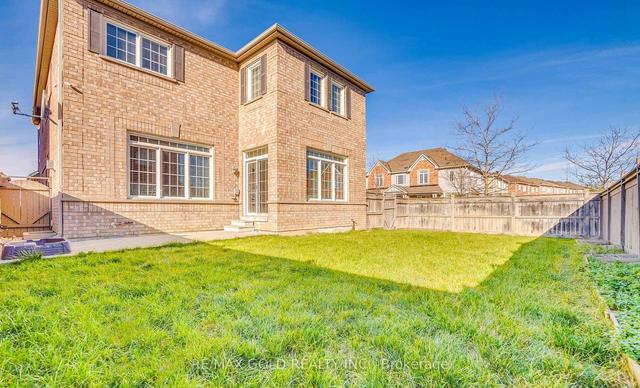 19 Bluffmeadow St, House detached with 5 bedrooms, 4 bathrooms and 4 parking in Brampton ON | Image 7